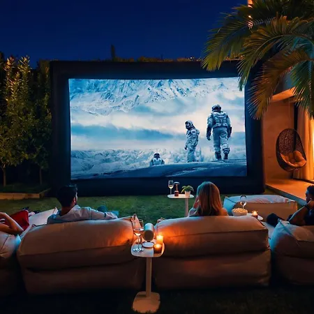 Vacation Marbella I Glamour, Brand-new 4br, Private Infinity Pool, Open Air Cinema, Sea View, Gated Security, Minutes To Golden Mile, Vila Estepona