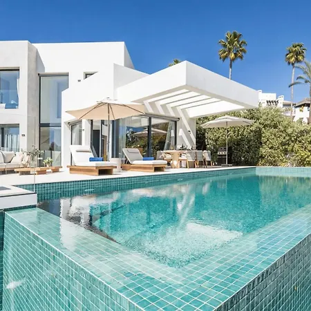 Vacation Marbella I Glamour, Brand-new 4br, Private Infinity Pool, Open Air Cinema, Sea View, Gated Security, Minutes To Golden Mile, * Estepona