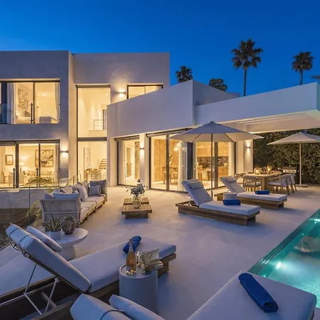 Vila Vacation Marbella I Glamour, Brand-new 4br, Private Infinity Pool, Open Air Cinema, Sea View, Gated Security, Minutes To Golden Mile, Estepona