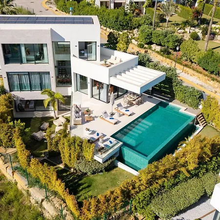 Vila Vacation Marbella I Glamour, Brand-new 4br, Private Infinity Pool, Open Air Cinema, Sea View, Gated Security, Minutes To Golden Mile, *