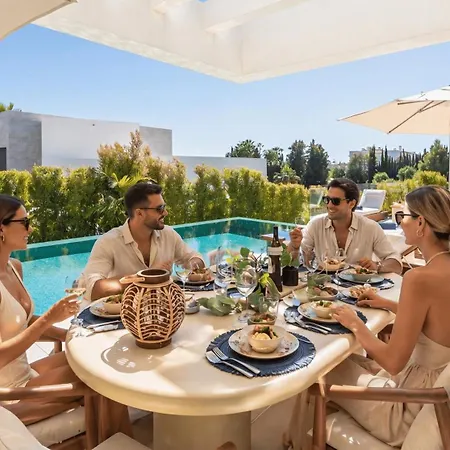 Vacation Marbella I Glamour, Brand-new 4br, Private Infinity Pool, Open Air Cinema, Sea View, Gated Security, Minutes To Golden Mile, * Estepona