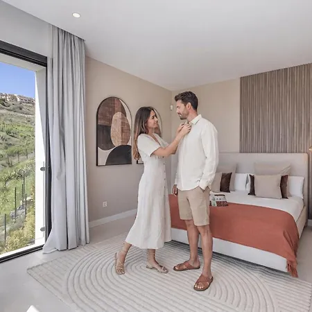 Vacation Marbella I Glamour, Brand-new 4br, Private Infinity Pool, Open Air Cinema, Sea View, Gated Security, Minutes To Golden Mile, * Estepona
