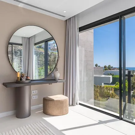 Vila Vacation Marbella I Glamour, Brand-new 4br, Private Infinity Pool, Open Air Cinema, Sea View, Gated Security, Minutes To Golden Mile, Estepona