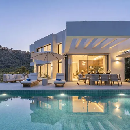 Vacation Marbella I Glamour, Brand-new 4br, Private Infinity Pool, Open Air Cinema, Sea View, Gated Security, Minutes To Golden Mile,