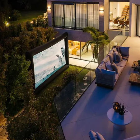 Vacation Marbella I Glamour, Brand-new 4br, Private Infinity Pool, Open Air Cinema, Sea View, Gated Security, Minutes To Golden Mile, Vila Estepona