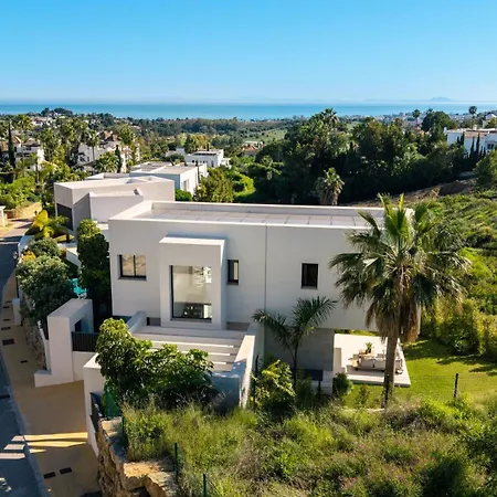 Vacation Marbella I Glamour, Brand-new 4br, Private Infinity Pool, Open Air Cinema, Sea View, Gated Security, Minutes To Golden Mile, * Estepona