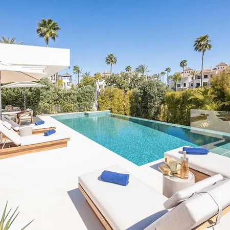 Vacation Marbella I Glamour, Brand-new 4br, Private Infinity Pool, Open Air Cinema, Sea View, Gated Security, Minutes To Golden Mile, Estepona