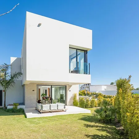 Vacation Marbella I Glamour, Brand-new 4br, Private Infinity Pool, Open Air Cinema, Sea View, Gated Security, Minutes To Golden Mile,