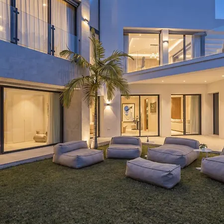 Vacation Marbella I Glamour, Brand-new 4br, Private Infinity Pool, Open Air Cinema, Sea View, Gated Security, Minutes To Golden Mile, Vila *
