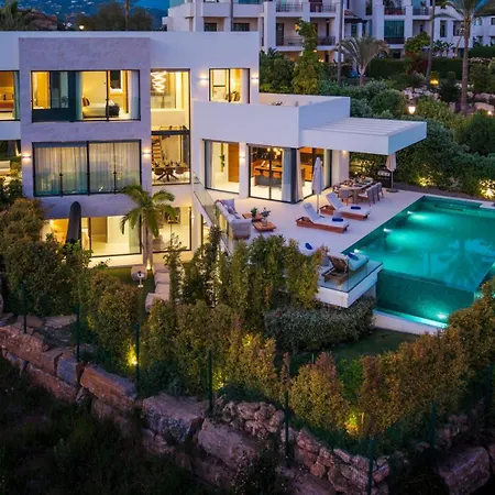 Vacation Marbella I Glamour, Brand-new 4br, Private Infinity Pool, Open Air Cinema, Sea View, Gated Security, Minutes To Golden Mile, Vila