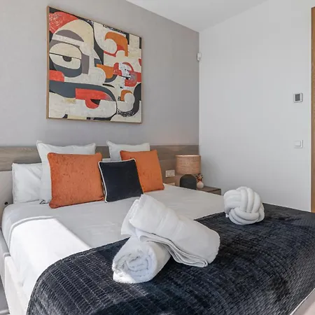 Vacation Marbella I Glamour, Brand-new 4br, Private Infinity Pool, Open Air Cinema, Sea View, Gated Security, Minutes To Golden Mile, Estepona