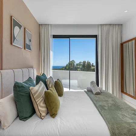Vacation Marbella I Glamour, Brand-new 4br, Private Infinity Pool, Open Air Cinema, Sea View, Gated Security, Minutes To Golden Mile, Vila Estepona