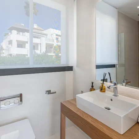Villa Vacation Marbella I Glamour, Brand-new 4br, Private Infinity Pool, Open Air Cinema, Sea View, Gated Security, Minutes To Golden Mile, *
