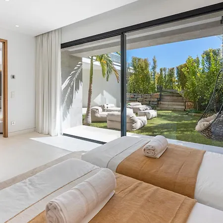 Vila Vacation Marbella I Glamour, Brand-new 4br, Private Infinity Pool, Open Air Cinema, Sea View, Gated Security, Minutes To Golden Mile, *